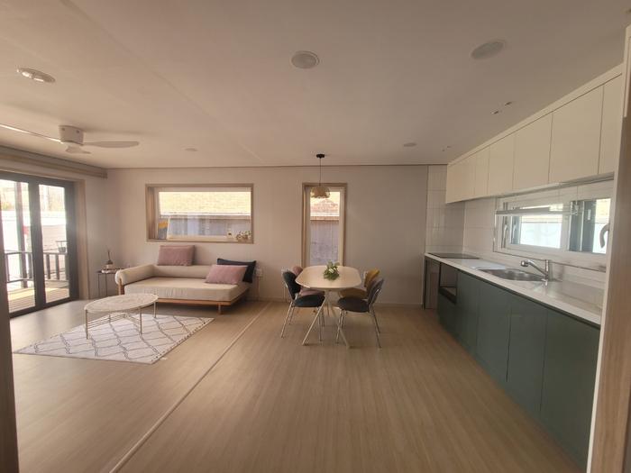 235149625_sdEMAOcx_e8d309e363d3585afd1e3e6fd4b1b59f28c6cec3.jpg 이미지크게보기